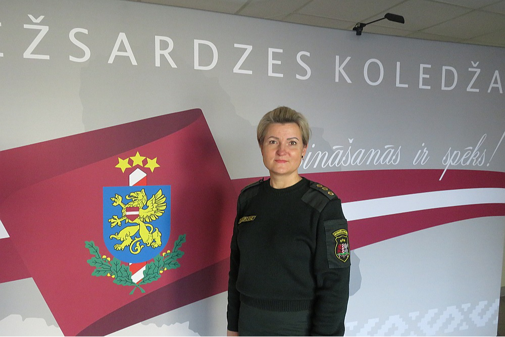 Daiga Kupcāne: "Uz robežas atalgojums ir kļuvis pat ļoti konkurētspējīgs, jo ir arī dažādas citādas piemaksas. Arī kāpjot pa karjeras kāpnēm, atalgojums ar armiju sāk izlīdzināties."