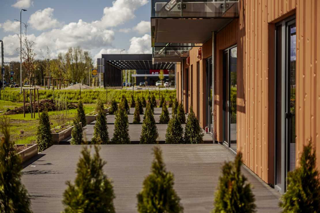 Nekustamā īpašuma attīstītāja "Kaamos" daudzdzīvokļu nams, deviņstāvu ēka Mežaparkā, Mežezera ielā 8.