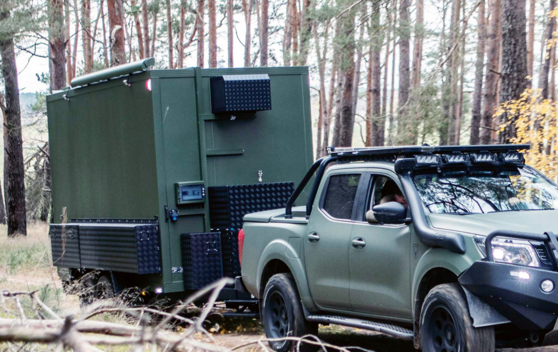 "DAKTEC" piekabe – medījumu apstrādes vieta uz riteņiem.