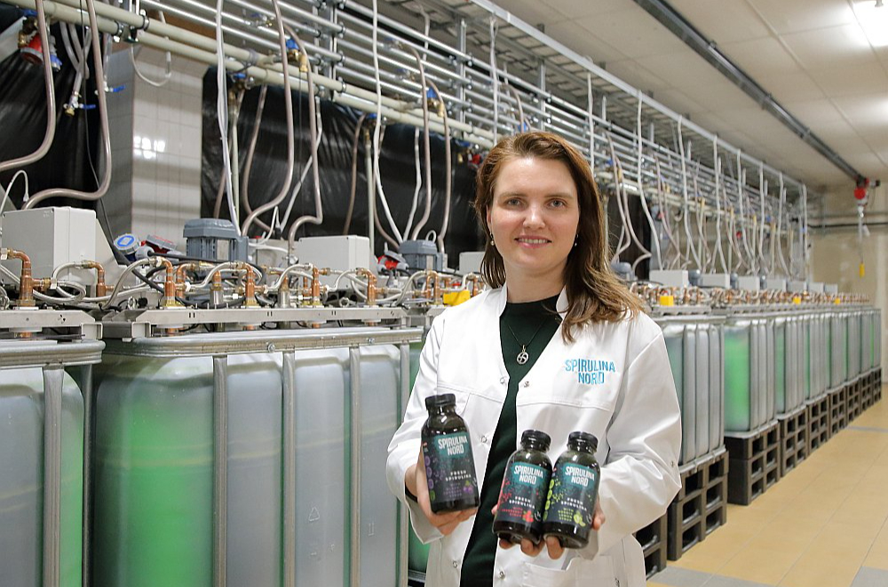 "Apvienoto Nāciju Organizācija un Nacionālā aeronautikas un kosmosa aģentūra spirulīnu ir atzinusi par pasaulē vērtīgāko produktu un nākotnes pārtiku, jo tā ir ļoti veselīga, nepieciešamā dienas deva ir tikai septiņi grami, tā nav alerģiska, un audzēšana prasa ļoti maz resursu," saka uzņēmuma "Spirulina Nord" līdzdibinātāja, ķīmijas tehnoloģe un materiālzinātnes doktore Agnese Stunda-Zujeva.