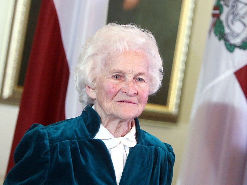 Aktrise Elvīra Baldiņa 2010. gada 1. maijā Rīgas pilī saņēma Triju Zvaigžņu ordeni.