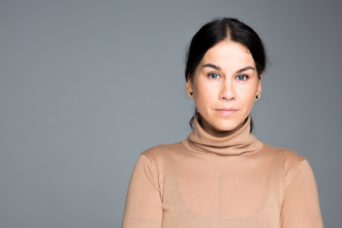Ekonomikas un kultūras augstskolas lektore, māksliniece Emma Sofia.