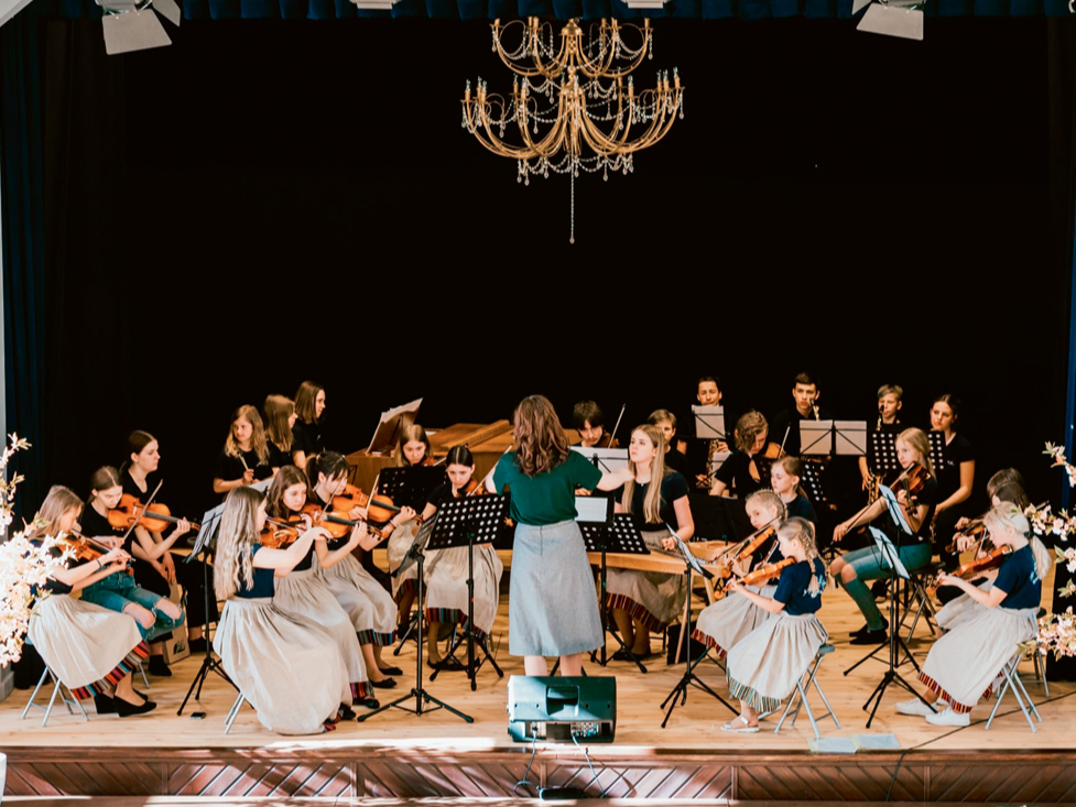 Orķestris ir Sējas Mūzikas un mākslas skolas audzēkņu otra ģimene – kopā pavadīt laiku un muzicēt, radot vienotu, skaistu skaņdarbu ir tik skaisti!