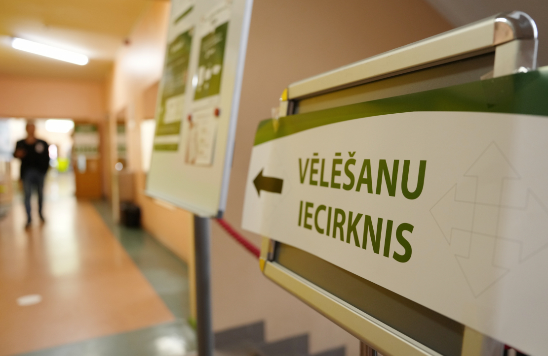 Pašvaldību vēlēšanas 72. vēlēšanu iecirknī Rīgas Valsts 3. ģimnāzijā.
