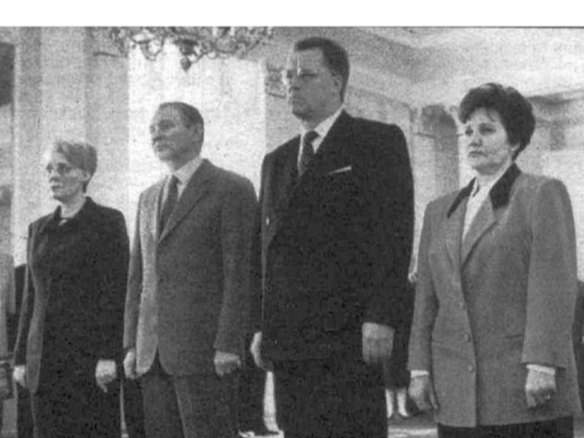 Ukrainas un Latvijas prezidentu pāri Rīgas pilī.