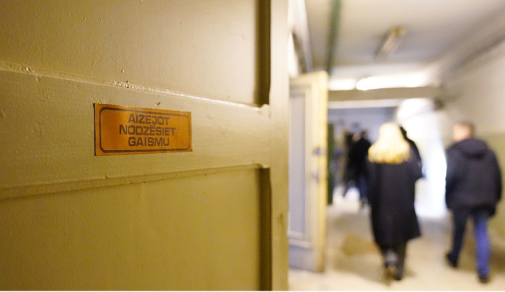 Rīgā, pārlūkojot patvertņu mantojumu, vispirms pārbaudīja pagrabus un vēsturiski būvētās patvertnes.