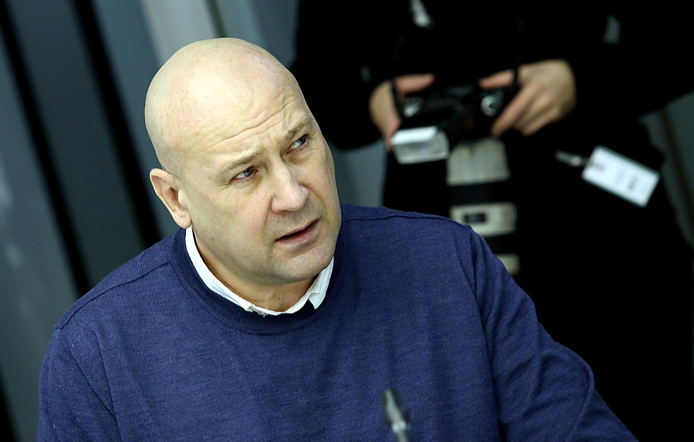Laikā, kad Ivars Belte vadīja LTV, sabiedriskajā televīzijā krieviem tika veidota īpaša darbakārtība un šajos raidījumos arī bieži viesojās Maskavas naratīva sludinātāji. Tagad Belte atzīst, ka pieļauta kļūda, jo "mēs aizgājām divās redakcijās – atsevišķā komunikācijā ar krievu auditoriju un atsevišķā – ar latviešu auditoriju".