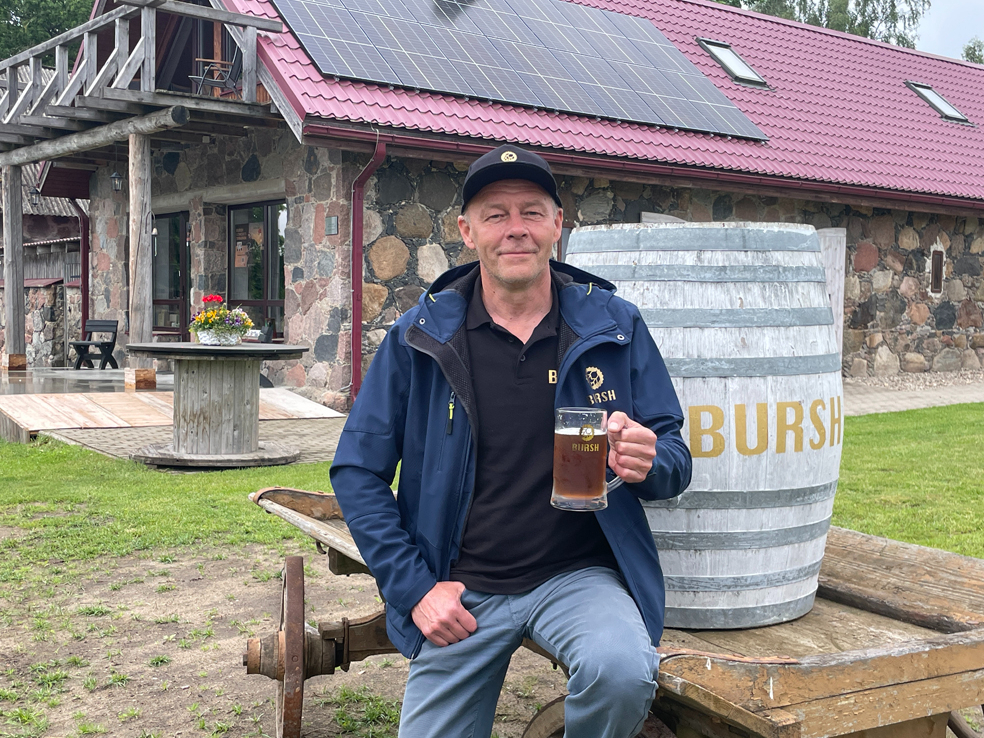 "Bursh” saimnieks Dainis Līvs atgādina, ka alus ir baudīšanai, nevis
dzeršanai!
