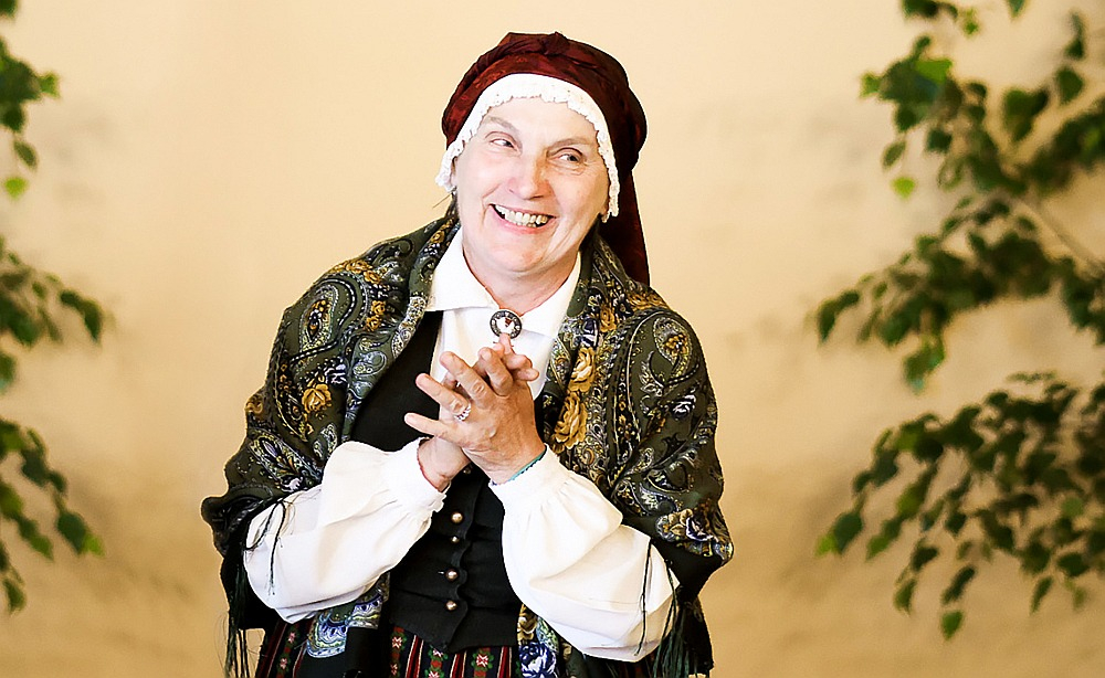 Tradicionālās kultūras izcilības balvu folklorā saņems Jelgavas folkloras kopas "Dimzēns" vadītāja Velta Leja.