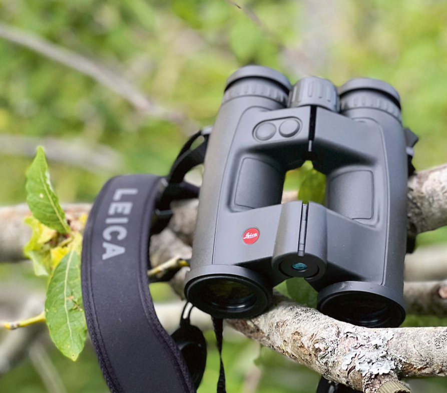 Leica bija pirmie, kas integrēja tālmēru binoklī, un šodien tā ir kļuvusi par absolūtu normu.