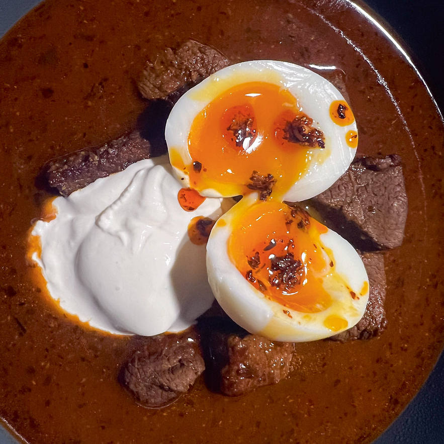 Carnivore diētas zupa ar stirnas gaļu.