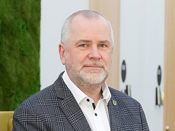 Pašvaldības vadībā Jānis Baiks ir vienpadsmit gadus – 2014. gadā viņu ievēlēja par Valmieras pilsētas mēru, bet no 2021. gada viņš vada Valmieras novadu.
