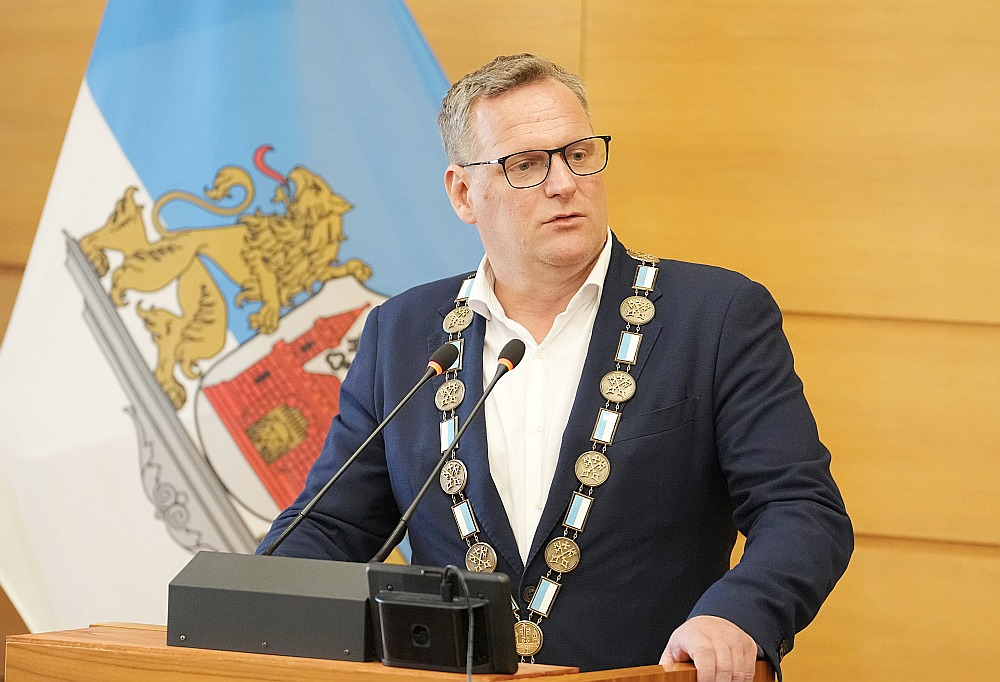 Uzlicis amata ķēdi, Viesturs Kleinbergs teica: "Es jūtos kā novecojusi hiphopa zvaigzne "Positivus" festivālā."