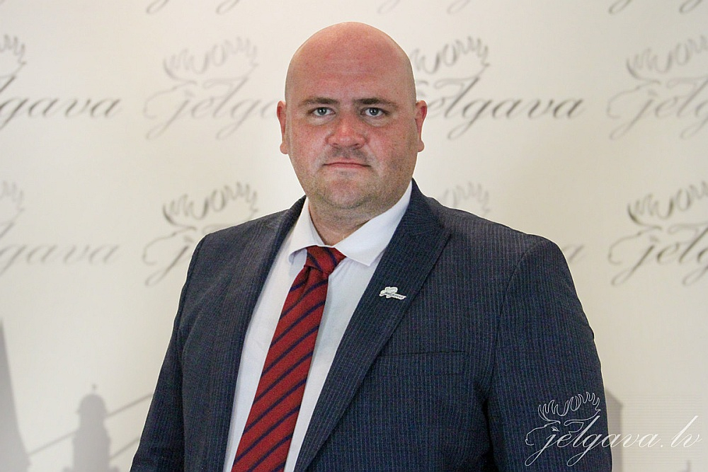 Mārtiņš Daģis ievēlēts par Jelgavas domes priekšsēdētāju. Viņš nomainījis amatā Andri Rāviņu, kurš bija visilgāk amatā esošais Latvijas pašvaldības vadītājs – par pilsētas domes priekšsēdētāju viņš tika ievēlēts 2001. gada 26. martā un turpināja šo darbu vairākus sasaukumus.
