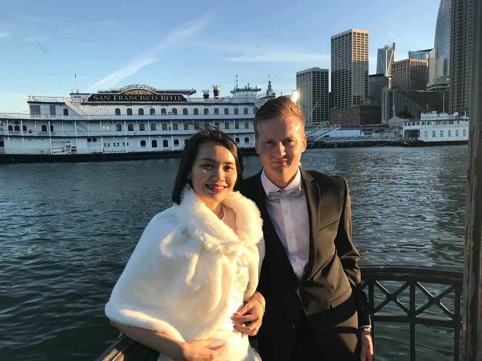 Uldis Leiterts ar dzīvesbiedri Tamu Le Sanfrancisko, 2017. gads. Silīcija ieleja un Sanfrancisko līča rajons ir pasaules tehnoloģiju un zināšanu ekonomikas galvaspilsēta, kur radītas pasaulē varenākās interneta kompānijas, sākot ar "Apple", "Google",
"Facebook", "Oracle", "Adobe" un
tūkstošiem citu.