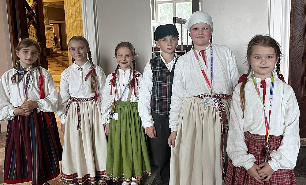 Polīna, Marta, Karlīna, Reinis, Lelde, Izabella.
