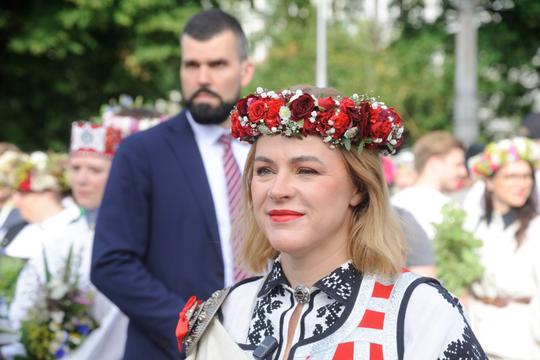 Skolu jaunatnes dziesmu un deju svētku gājiens. Evika Siliņa.