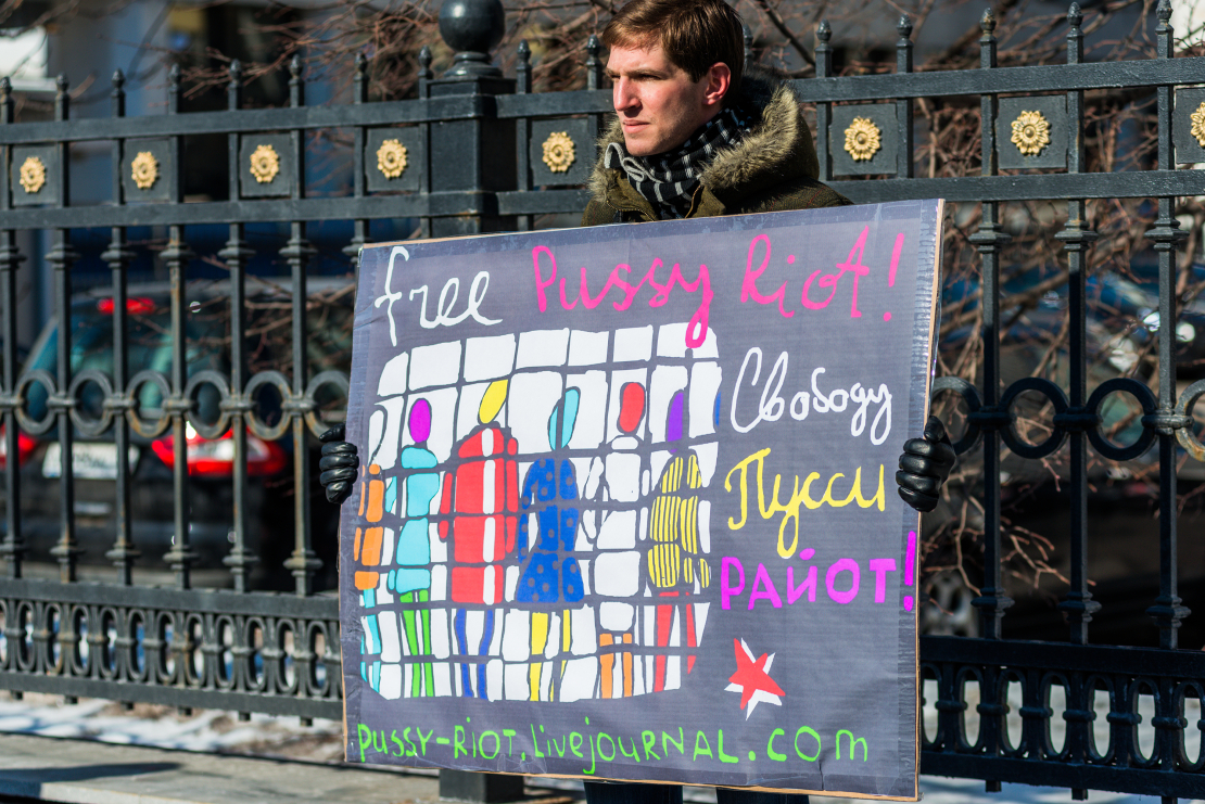 Atbalsts "Pussy Riot" meitenēm.