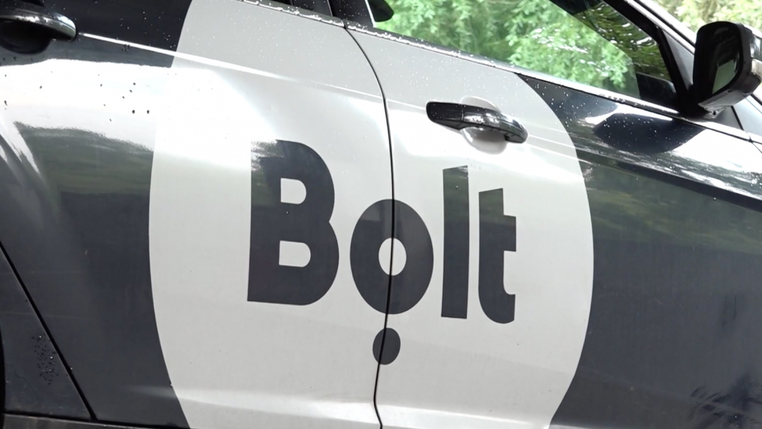 Nozares pārstāvji apgalvo, ka “Bolt” šoferiem nākas strādāt garas stundas bez pietiekamas atpūtas, kas var apdraudēt pasažieru drošību.