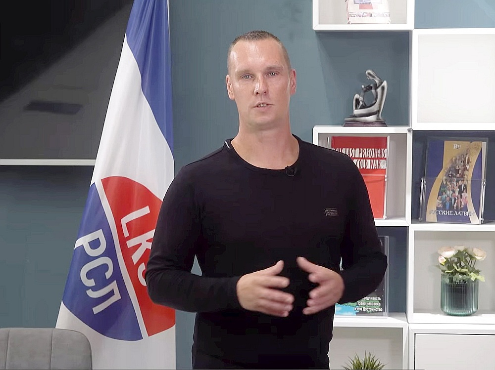 Andris Vurčs Olaines domē ievēlēts no kopīgā saraksta "Suverēnā vara"/"Apvienība Jaunlatvieši". Par šo sarakstu pašvaldību vēlēšanās balsoja 16,11% no Olaines vēlētājiem jeb 905 pilsoņi. Vurčs dzimis 1983. gadā un Centrālajai vēlēšanu komisijai sniedzis ziņas, ka 2002. gadā absolvējis Olaines 1. vidusskolu. Šādas ziņas par sevi viņš sniedzis CVK arī iepriekš – 2021. gadā viņš kā vienīgais deputāts tika Olaines domē no Latvijas Krievu savienības saraksta. 2022. gadā no šīs pašas partijas saraksta viņš neveiksmīgi kandidēja uz 14. Saeimu.