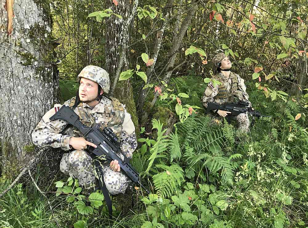 Gaisā drons – rezervistiem jāspēj noslēpties un vienlaikus novērot lidaparātu.
