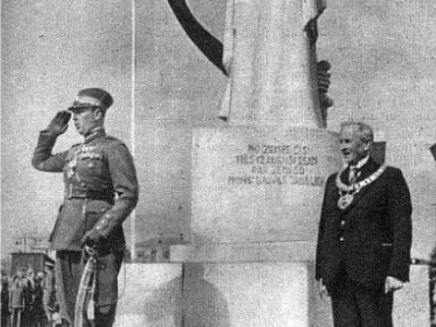 Pieminekļa atklāšana 1940. gada 9. jūnijā.