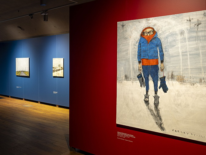 Priekšplānā – "Ziemas pašportrets ar cimdiem". Audekls, eļļa. 150 x 125 cm, 2018. Zuzānu kolekcija.