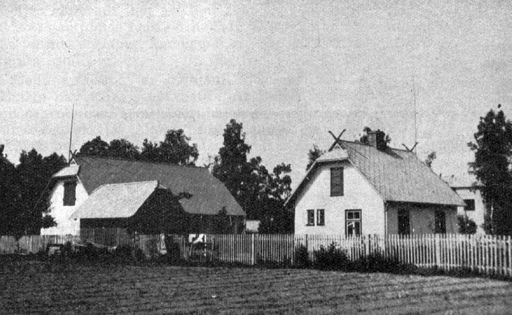 Lauku sēta ar šīfera jumtiem Jelgavas apkaimē 1939. gadā.