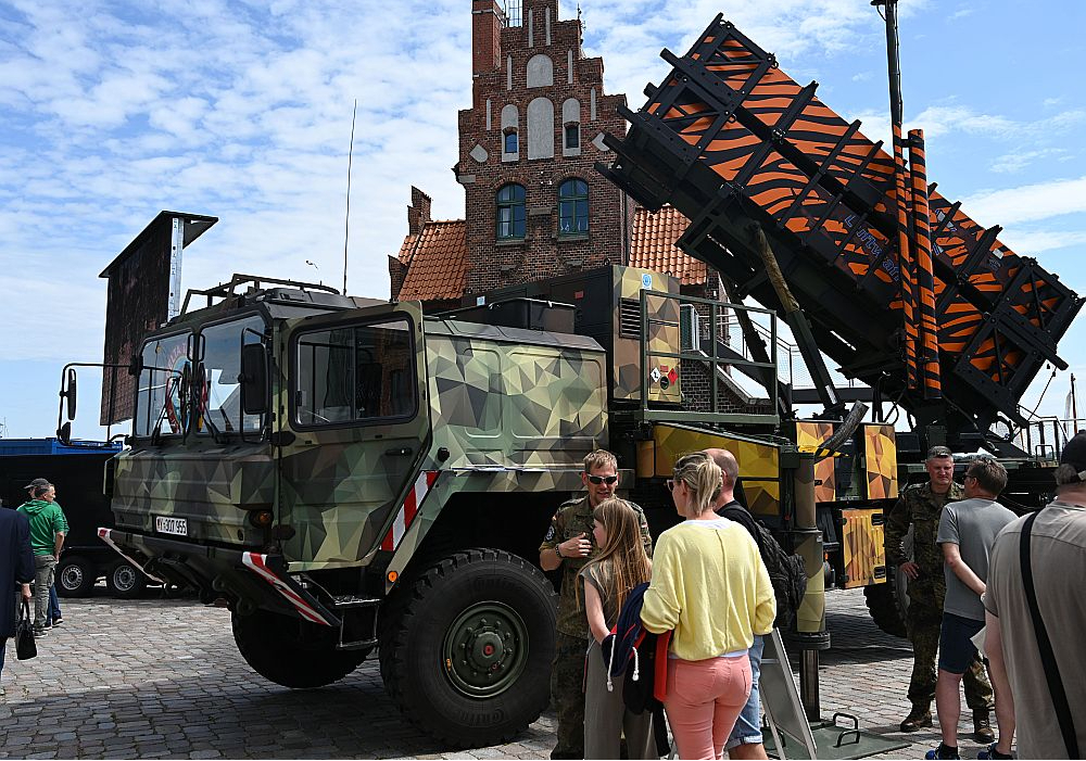 Ukrainai šobrīd nepieciešamākās ir amerikāņu pretgaisa aizsardzības sistēmas "Patriot" un to raķetes. Vācija izteikusi gatavību iepirkt un atdot Ukrainai divas tādas iekārtas.