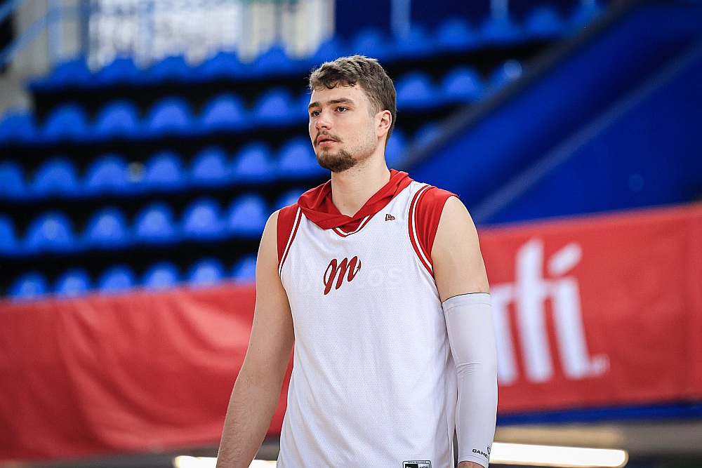 Krišam Helmanim Meksikas spēcīgākajā komandā "Diablos Rojos" nav jādomā par savu statistiku, bet jākoncentrējas melnā darba veikšanai.