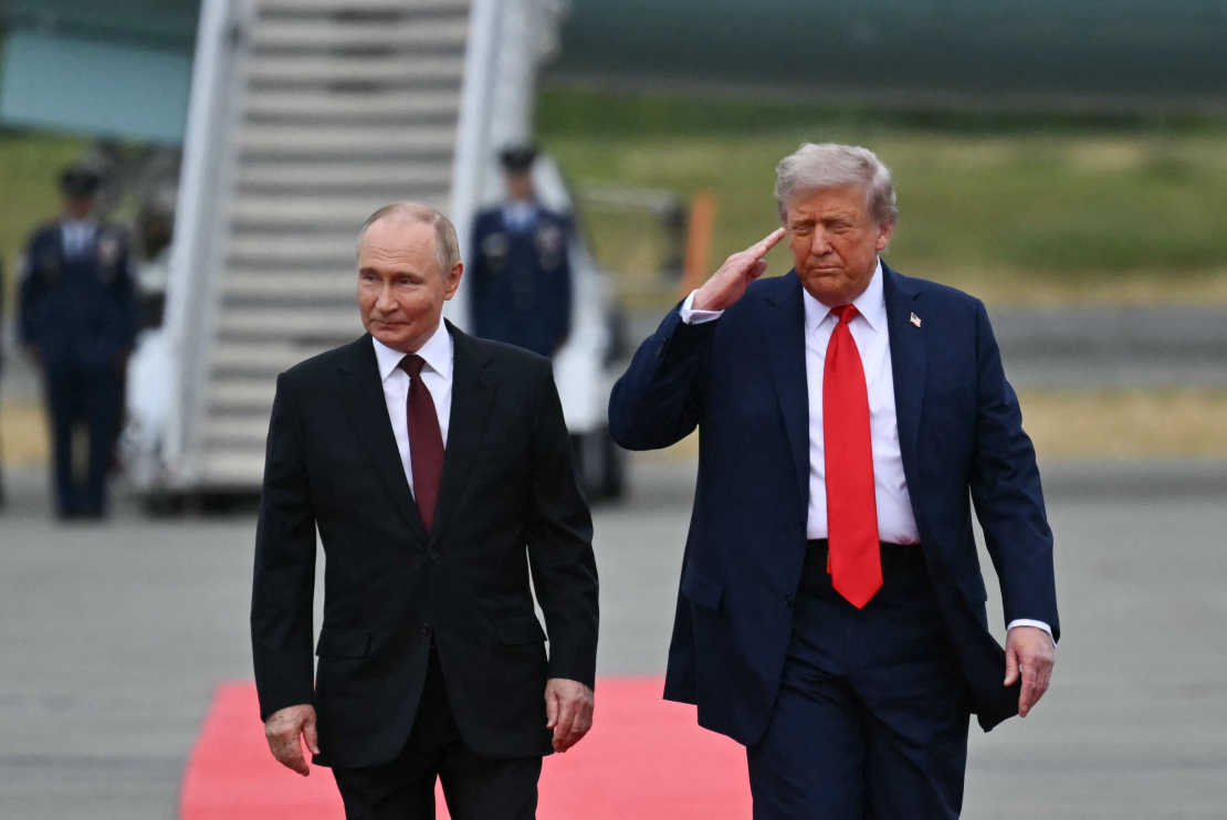 ASV Aļaskas štatā Ankoridžā Elmendorfa-Ričardsona armijas bāzē notika ASV prezidenta Donalda Trampa un Krievijas diktatora Vladimira Putina sarunas.