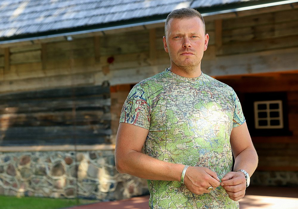 Roberts Sipenieks: "Man reizēm ir sajūta, ka daudzi latvieši vēl joprojām meklē savu identitāti. Cik vienoti esam par Latviju hokeja panākumos, kā saliedējamies Dziesmu svētkos, nepaiet trīs dienas, kad lamājam viens otru veikalā, benzīntankā un sociālajos tīklos."