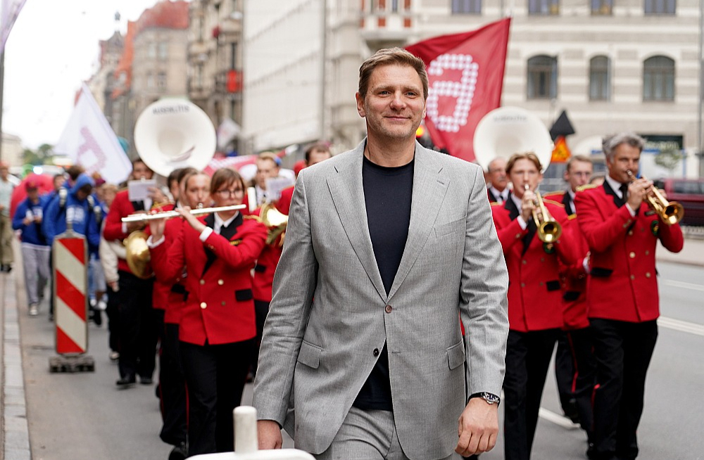 LBS ģenerālsekretāra Kaspara Ciprusa laikos Latvijas basketbola izlase piedzīvo labus laikus, bet vienlaikus finansējuma jautājumos, kas skar arī valsts budžetu, organizācijai zudusi realitātes sajūta.