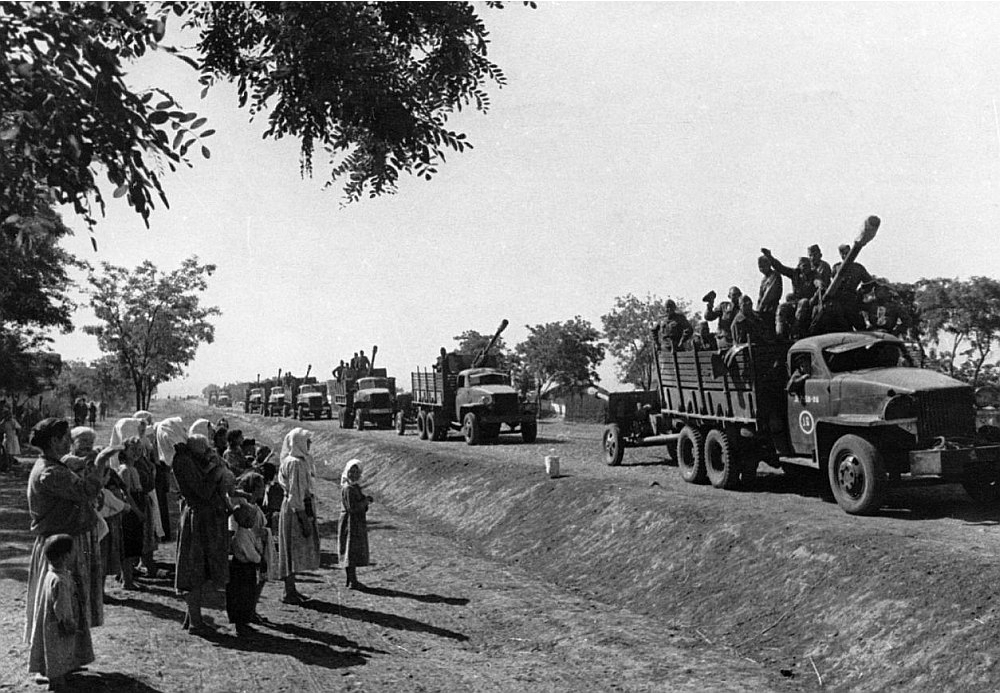 PSRS armija ASV automašīnās 1944. gadā.
