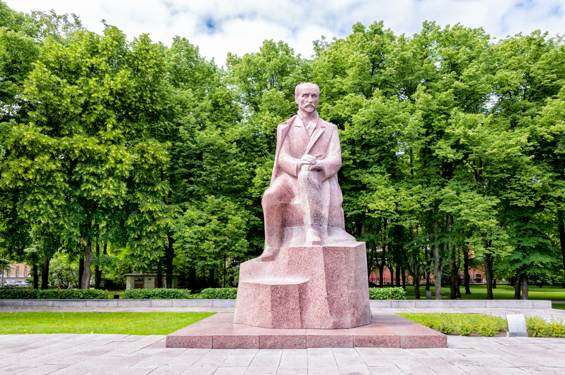 Pirmās Dzejas dienas tika rīkotas 1965. gada 11. septembrī Esplanādē (tolaik Komunāru parkā), atzīmējot latviešu dzejnieka Raiņa 100. dzimšanas dienu un atklājot viņa pieminekli. Tagad Dzejas dienas izskan visā Latvijā.