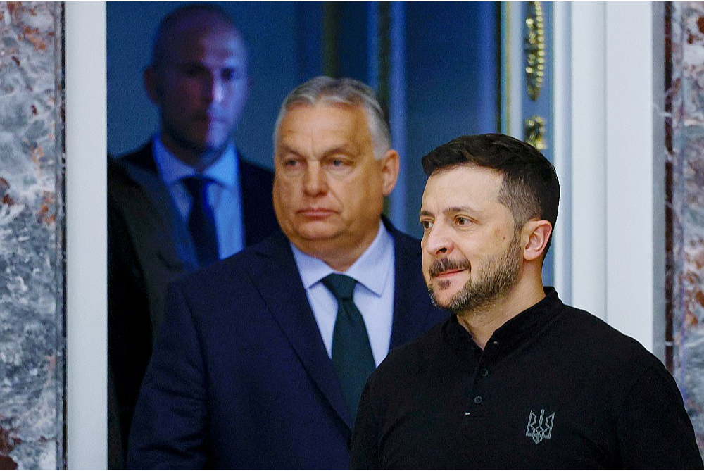 Jūlija sākumā Ungārijas premjers Viktors Orbāns pirmo reizi kopš kara sākuma apmeklēja Kijivu, kur tikās ar Ukrainas prezidentu Volodimiru Zelenski. Cerētā attiecību uzlabošanās tomēr nav notikusi.