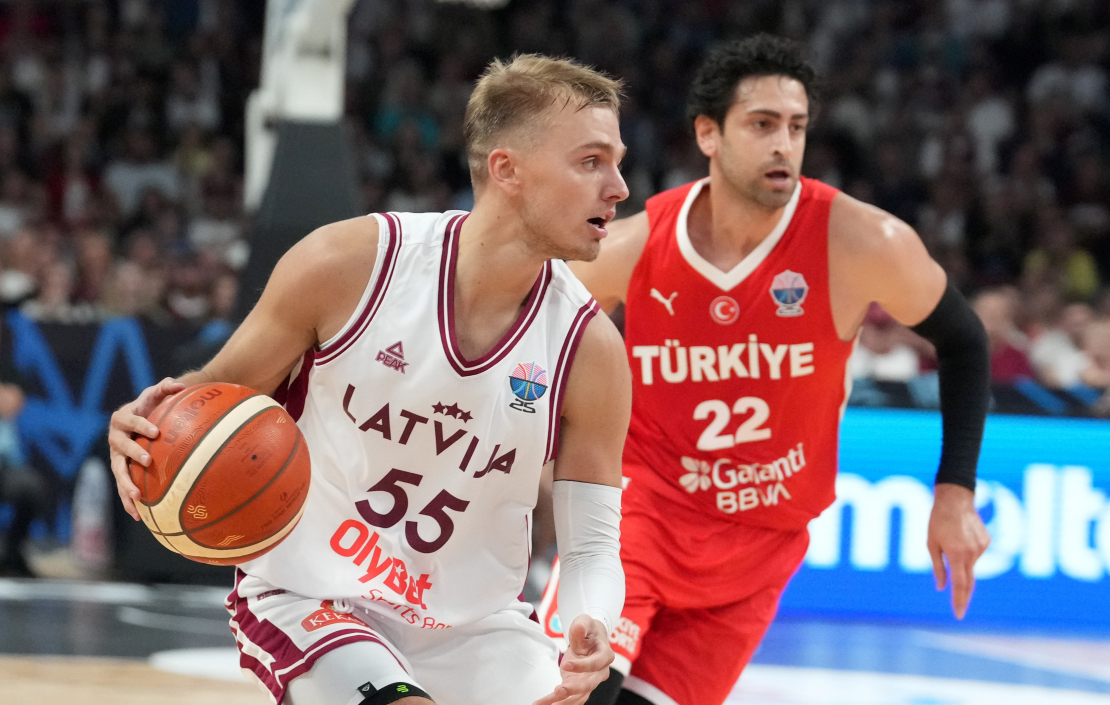 Eiropas čempionāta finālturnīra A apakšgrupas spēle basketbolā vīriešiem starp Latvijas un Turcijas valstsvienībām. Artūrs Žagars.
