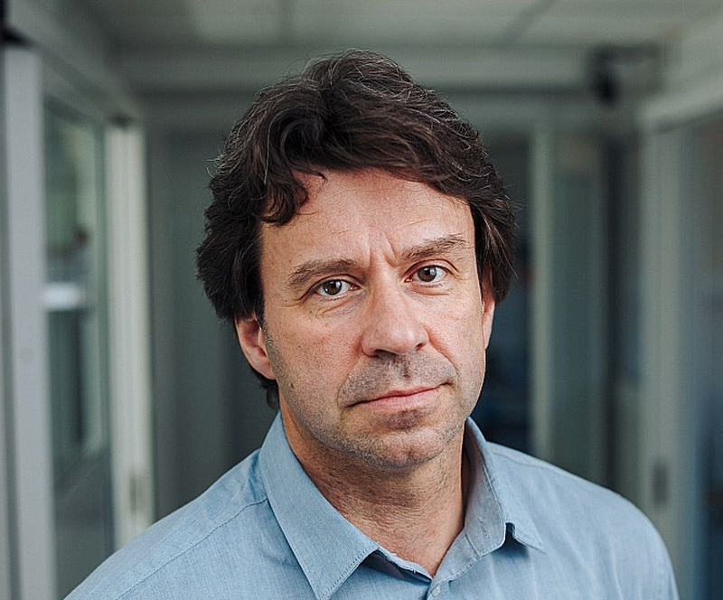 "Ietekmes, ko vēja elektrostacijas atstāj uz vidi un cilvēkiem, mūsdienās ir diezgan skaidras, izmērāmas un modelējamas," uzskata Dr. med. Ivars Vanadziņš, Rīgas Stradiņa universitātes Darba drošības un vides veselības institūta direktors.