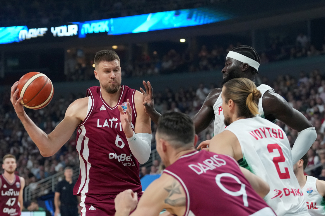 Latvijas basketbola valstsvienības spēlētājs Kristaps Porziņģis Eiropas čempionāta finālturnīra A apakšgrupas spēlē basketbolā vīriešiem starp Latvijas un Portugāles valstsvienībām "Xiaomi arēnā".