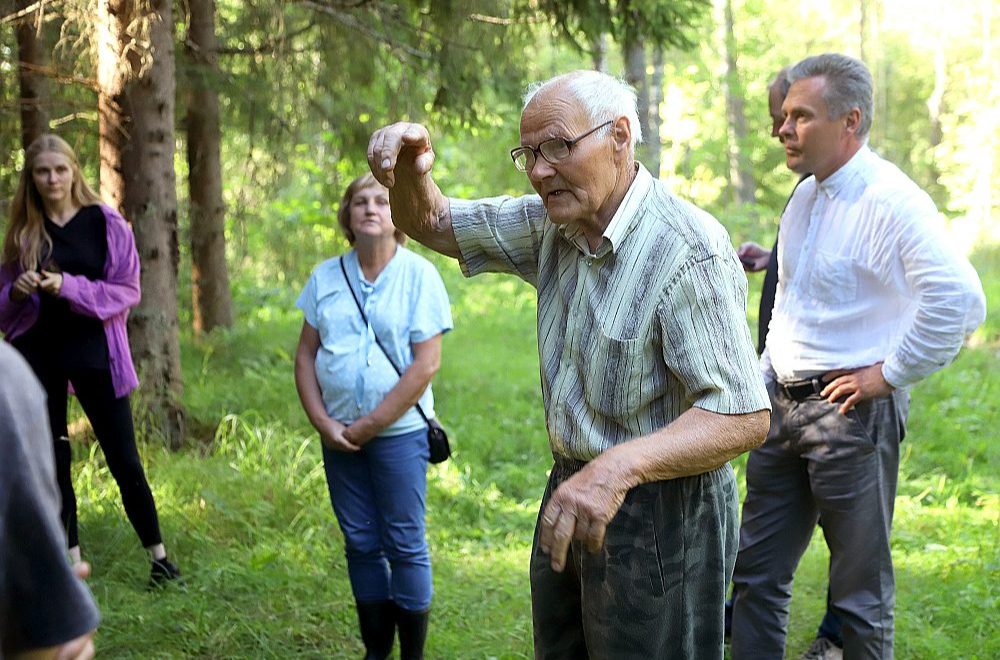 Preiļu novada Rušonas pagasta Ondzuļu ciema "Meldros" Jāzeps Gavars, kurš šogad startēja konkursā, ir saimnieks 30 hektāru lielam mežam. Viņš stādījis egles, lapegles un Kanādas ozolus. "Mežs ir vērtība, kas dod gandarījumu un radina pie darba," saka Jāzeps.