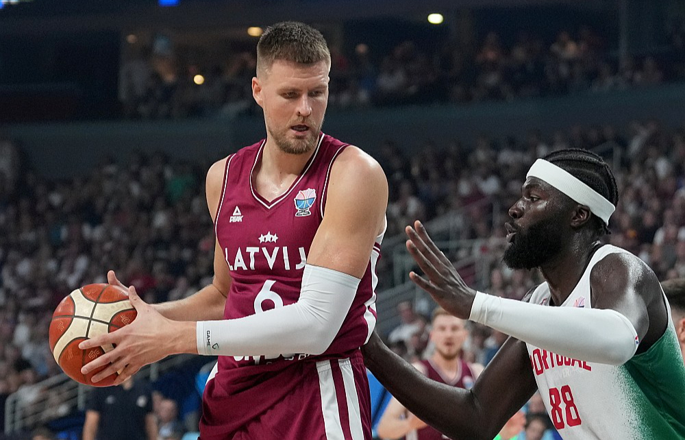 2024. gada Nacionālās basketbola asociācijas čempioni Bostonas "Celtics" sastāvā – Kristaps Porziņģis un Nēmiašs Keta. Latvijas un Portugāles izlašu cīņā Vienradzis no Liepājas bija pārāks.