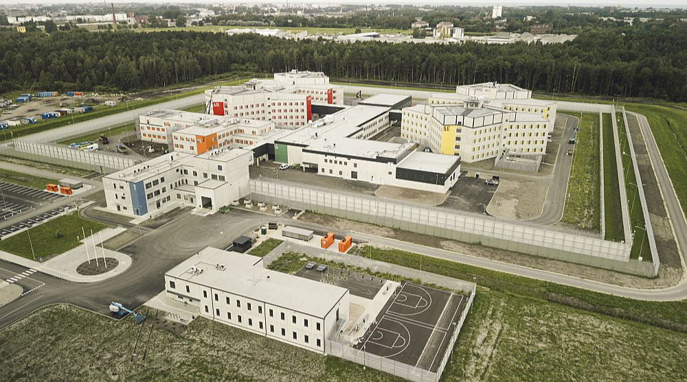 Liepājas cietuma komplekss Alsungas ielā 29 uzbūvēts uz 30,5 ha liela zemesgabala.