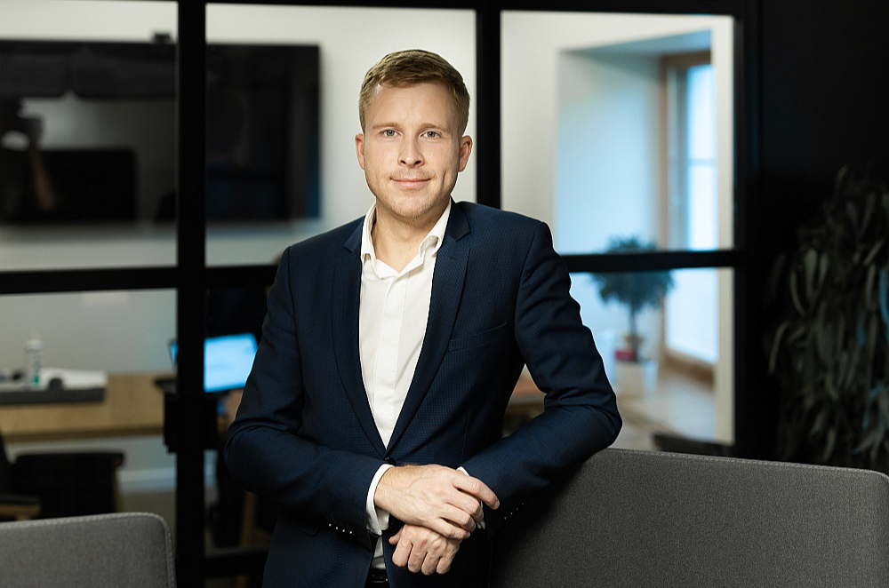 "Mūsu mērķis bija pierādīt, ka arī Latvijā iespējams radīt pasaules līmeņa mākslīgā intelekta tehnoloģijas. "TildeOpen" ir nozīmīgs solis pretī latviešu un citu mazāku valodu digitālajai līdztiesībai," uzsver "Tildes" vadītājs Artūrs Vasiļevskis.