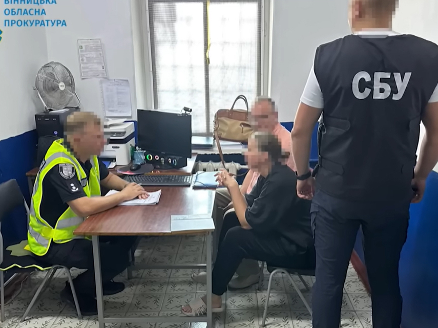 13. augustā tika aizturētas divas personas – 39 gadus vecā Katerina Bevzjuka, Vinnicas reģionālās administrācijas brīvprātīgo padomes locekle un labdarības organizācijas “Rodina turbota” vadītāja, kā arī 62 gadus vecs vietējais iedzīvotājs.