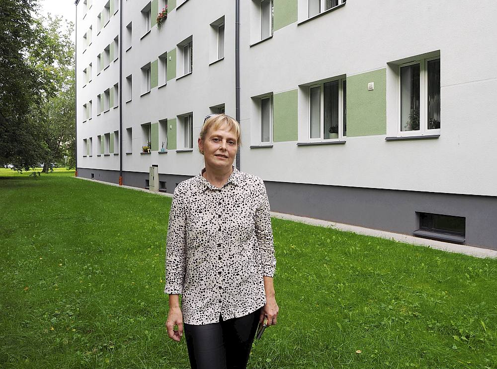 "Mājas iedzīvotāji grib just attīstību, ka dzīves apstākļi uzlabojas un turpina uzlaboties," saka Žanna Manakova, biedrības "Kristapa 18" valdes priekšsēdētāja, kuras pārziņā esošā ēka Rīgā, Kristapa ielā 18, ir viena no šī gada pretendentēm uz energoefektīvākās ēkas titulu.