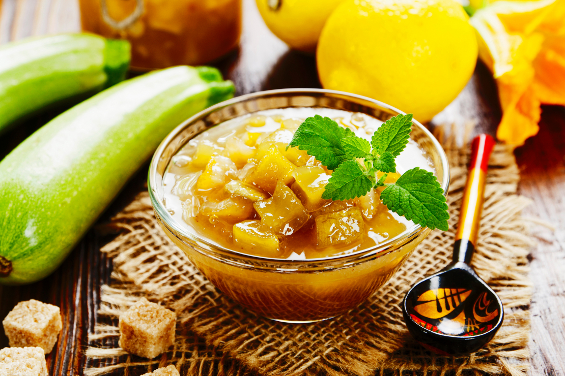 Pamatā kabacis un citrons.