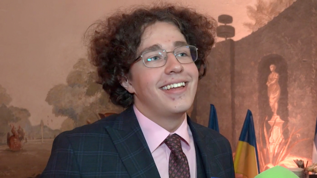 Rolands Eisāns (Daugavpils Valsts ģimnāzijas 12. klases skolēns).