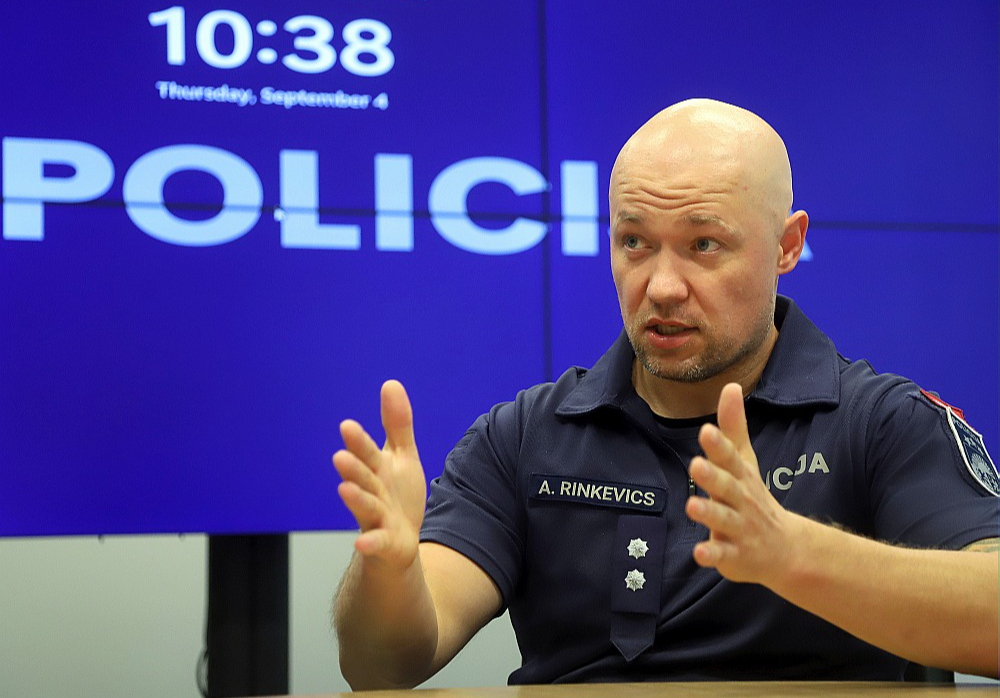 Valsts Policijas Galvenās kārtības policijas pārvaldes Prevencijas vadības biroja priekšnieks Andis Rinkevics pārliecināts, ka elektroniskā uzraudzība būtu ieviesta tik un tā – ar vai bez Stambulas konvencijas un valsts apstiprinātā vardarbības apkarošanas plāna.
