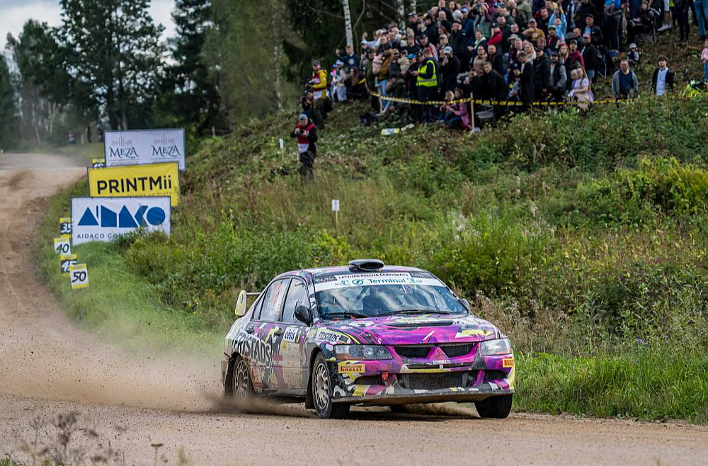 Ralfs Sirmacis un Armands Bite traucas pretī Latvijas čempionu titulam.