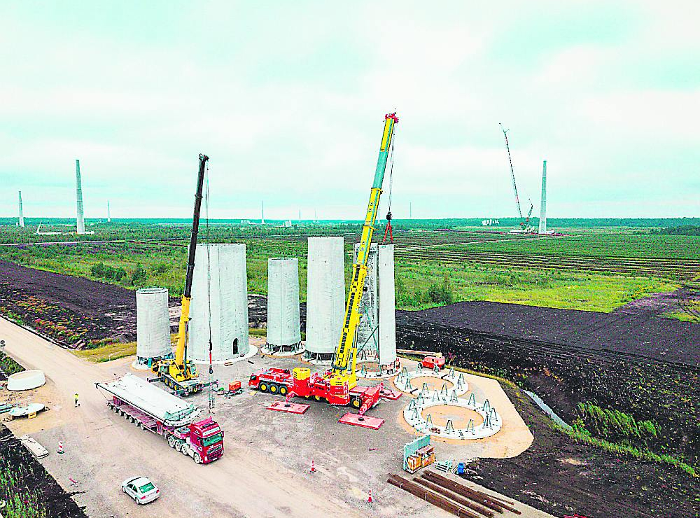 Katru 179 m augsto turbīnas torni veido no vairākiem betona un tērauda segmentiem, izmantojot unikālu hibrīdrisinājumu. Torņa betona elementus ražo "Consolis Latvija" ražotnē.